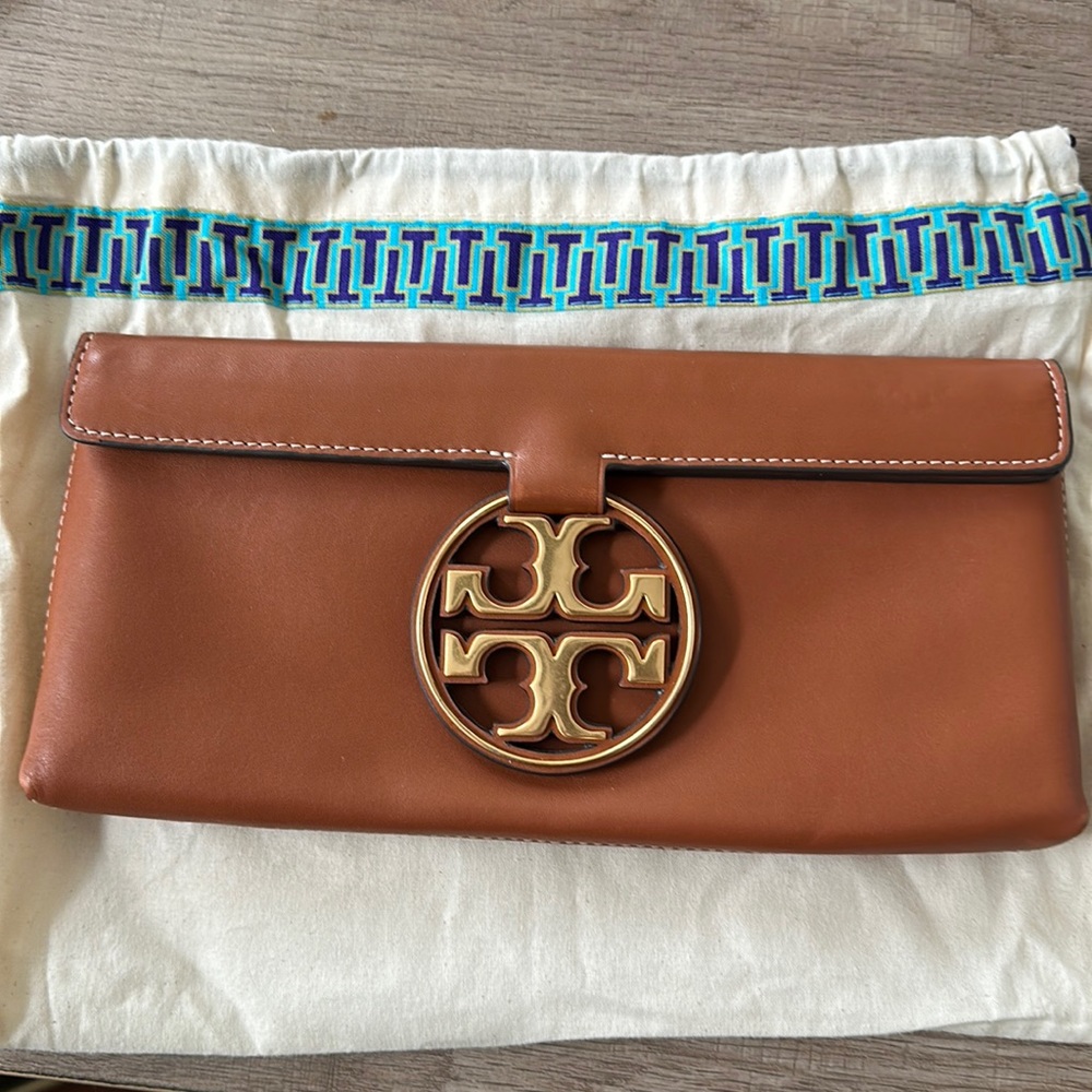 Tory Burch clutch 💼